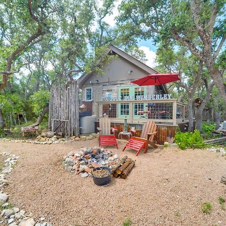 Snuggle Inn Wimberley Cabin With Fire Pit And Deck Esterno foto