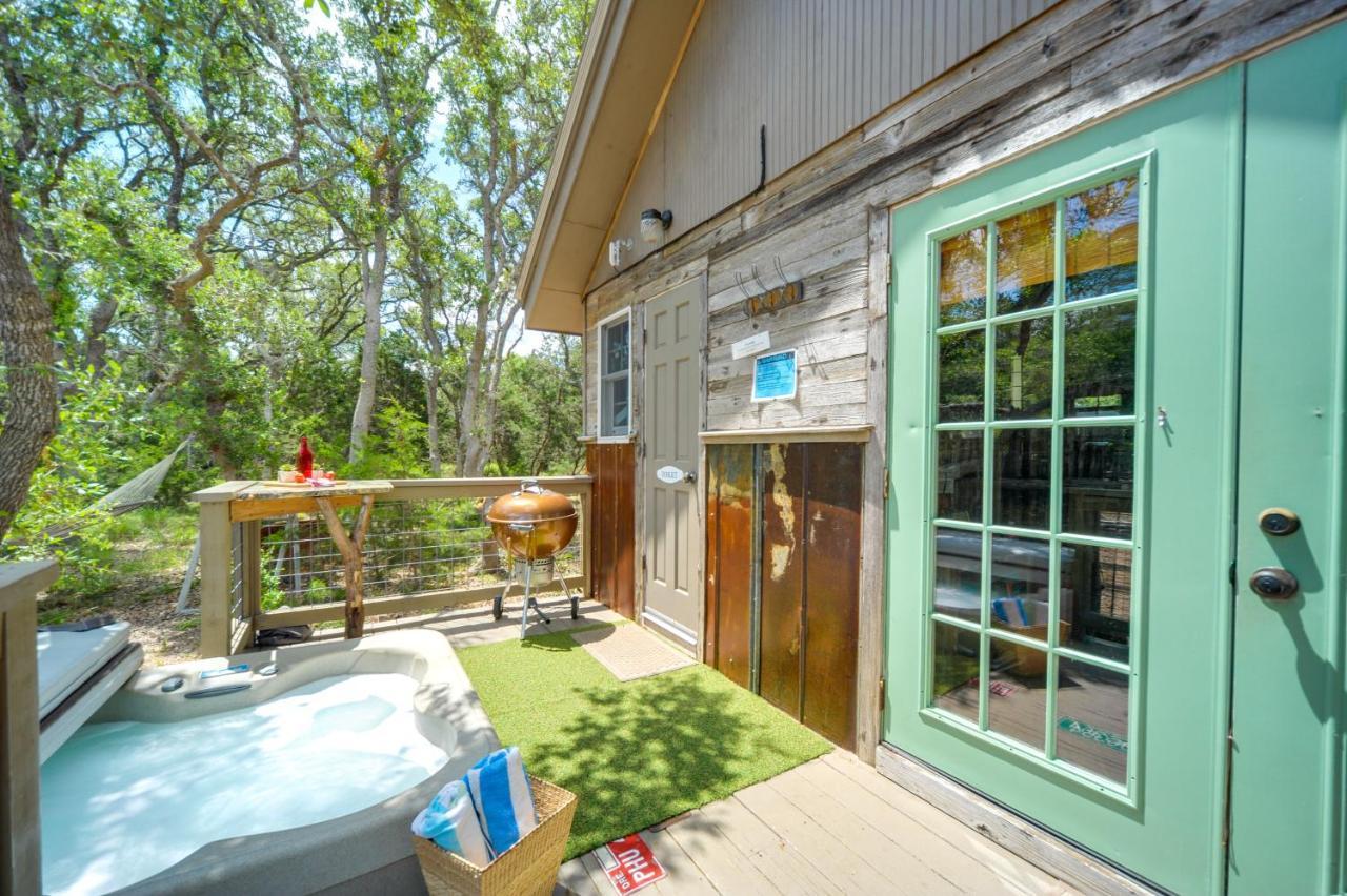 Snuggle Inn Wimberley Cabin With Fire Pit And Deck Esterno foto
