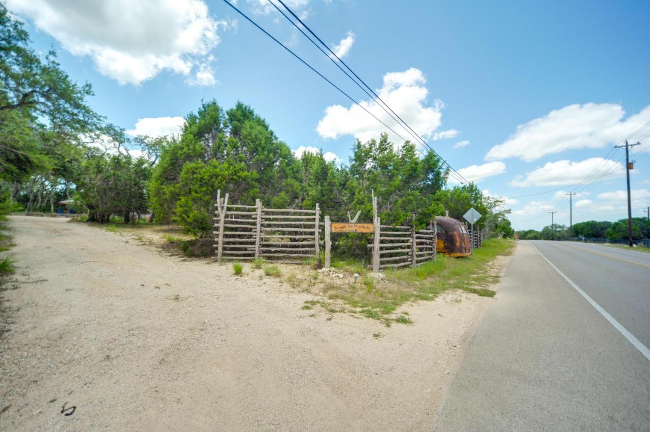 Snuggle Inn Wimberley Cabin With Fire Pit And Deck Esterno foto