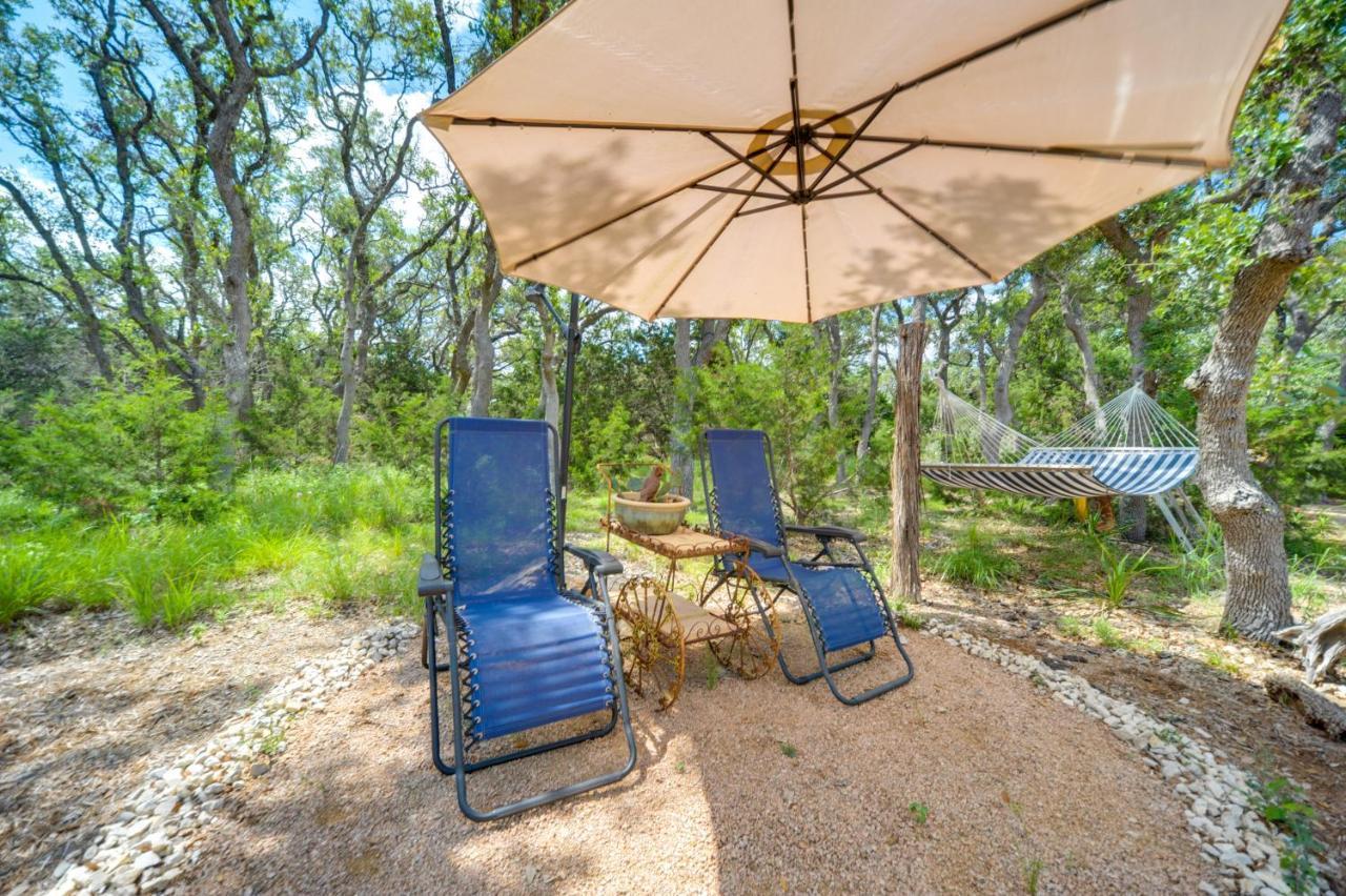 Snuggle Inn Wimberley Cabin With Fire Pit And Deck Esterno foto
