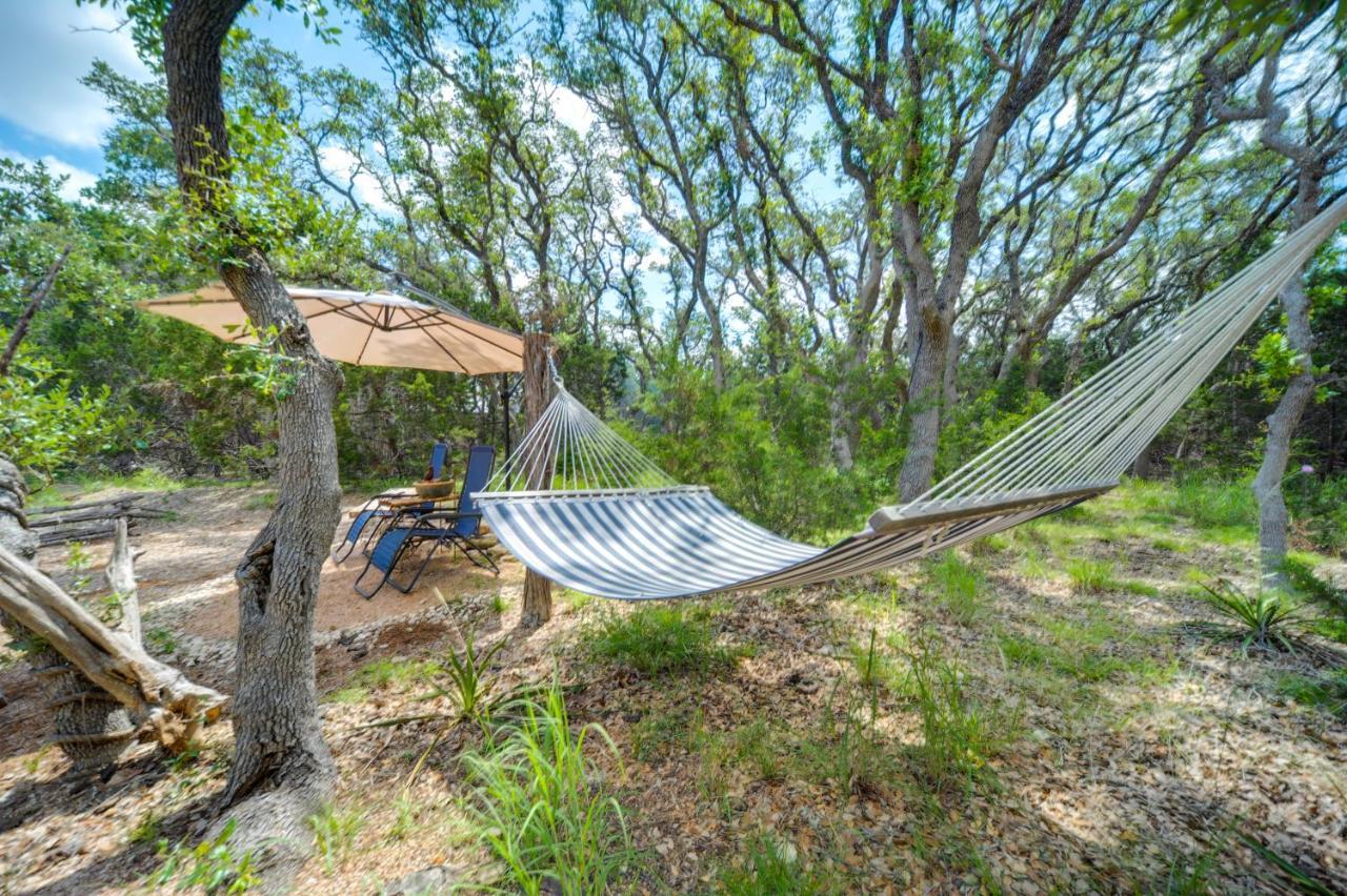 Snuggle Inn Wimberley Cabin With Fire Pit And Deck Esterno foto