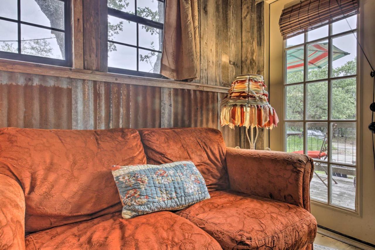 Snuggle Inn Wimberley Cabin With Fire Pit And Deck Esterno foto