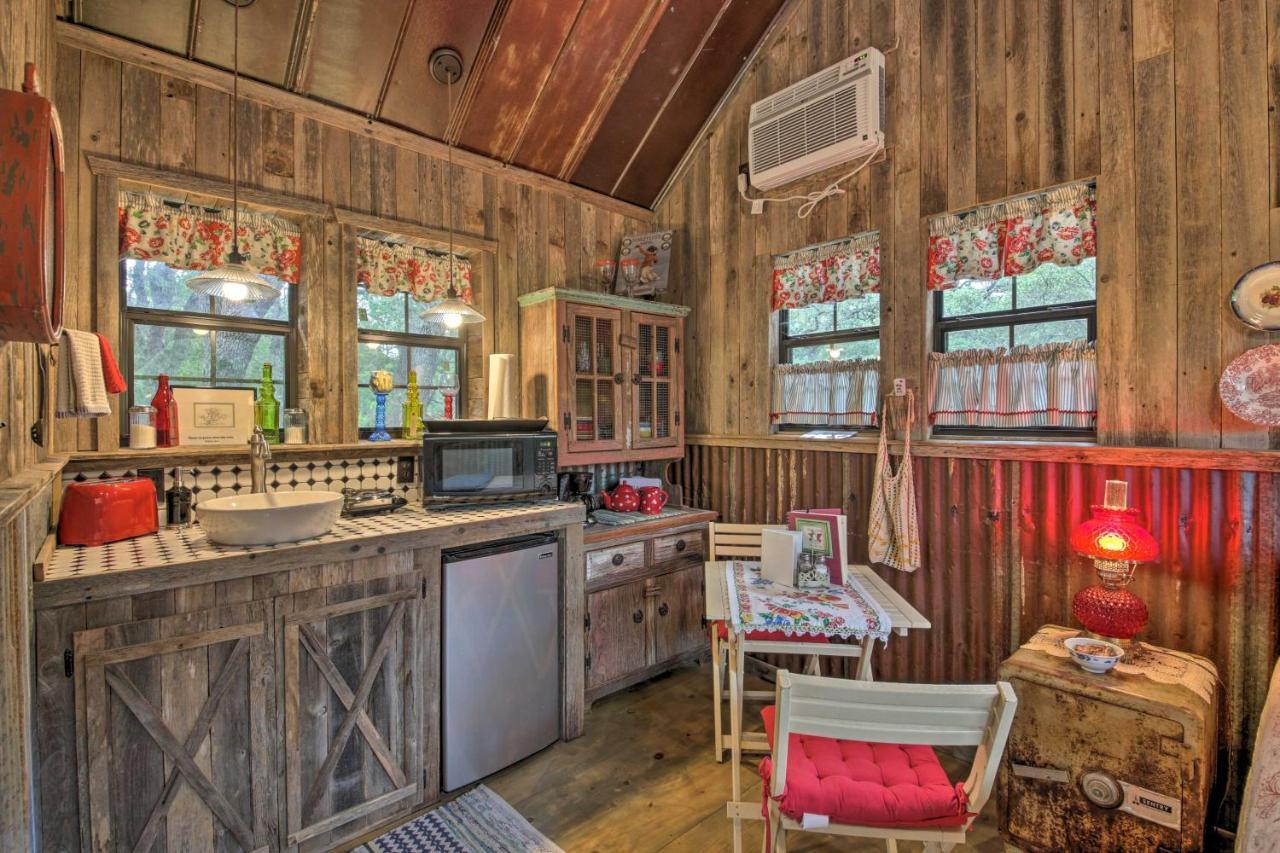 Snuggle Inn Wimberley Cabin With Fire Pit And Deck Esterno foto
