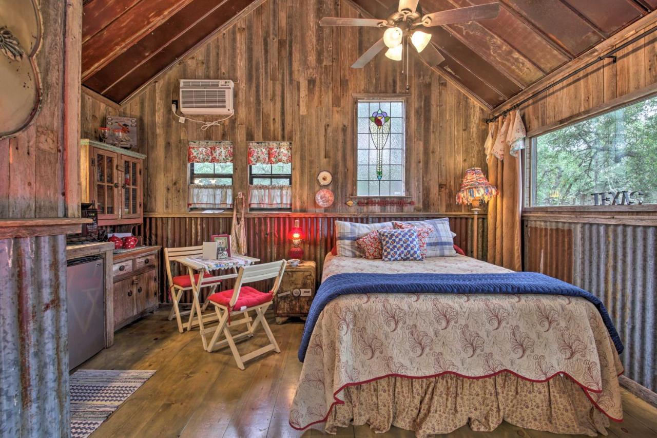 Snuggle Inn Wimberley Cabin With Fire Pit And Deck Esterno foto