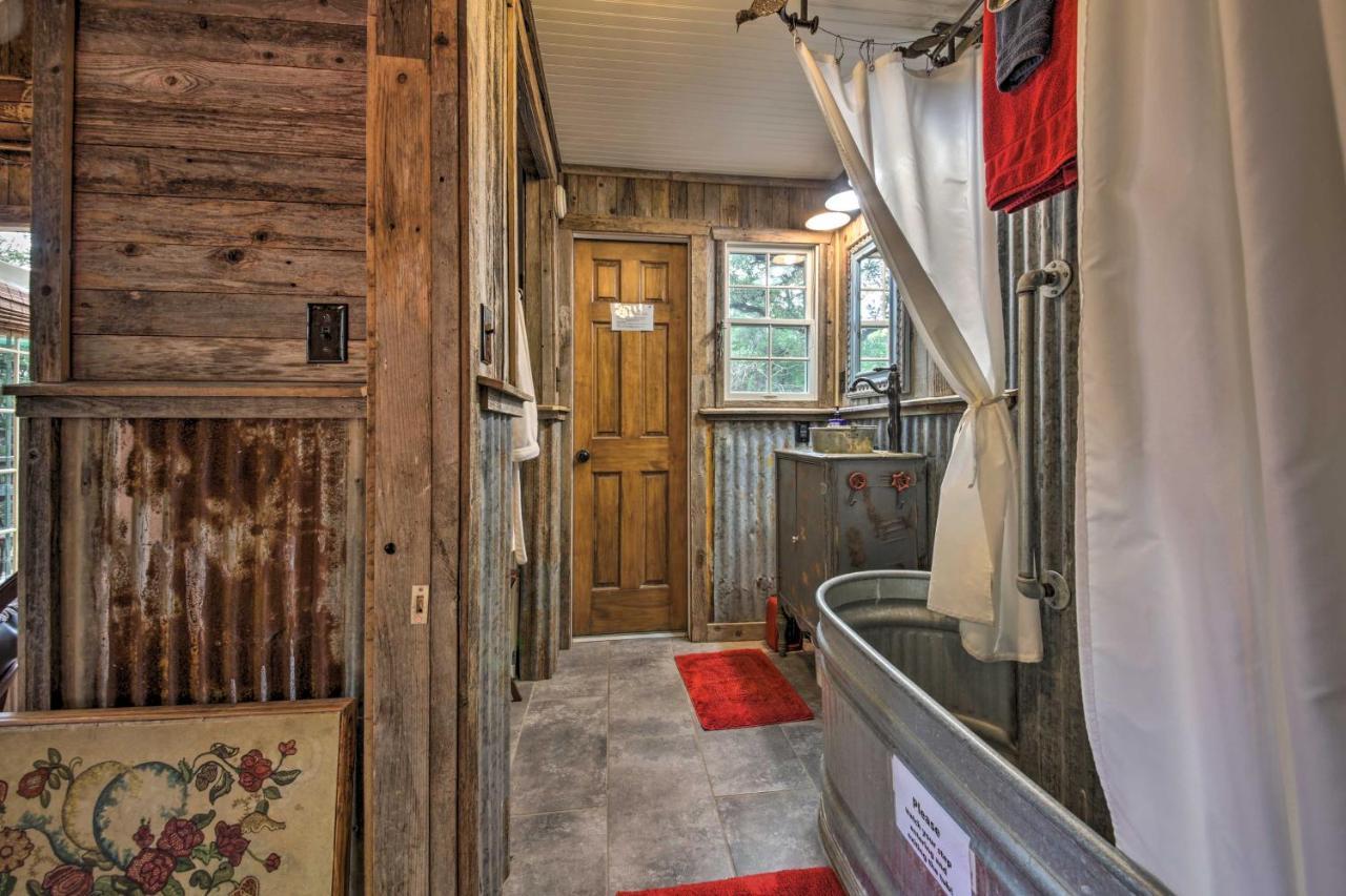 Snuggle Inn Wimberley Cabin With Fire Pit And Deck Esterno foto