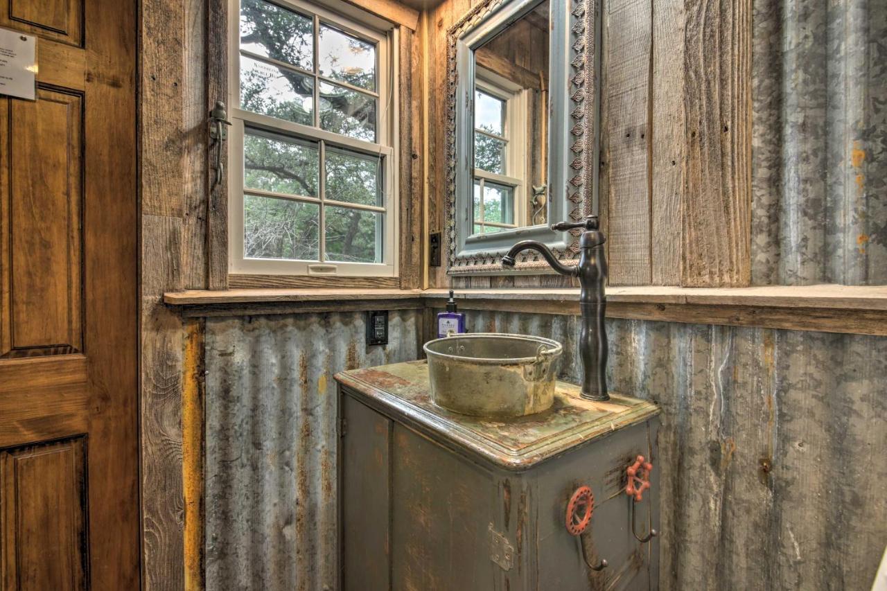 Snuggle Inn Wimberley Cabin With Fire Pit And Deck Esterno foto
